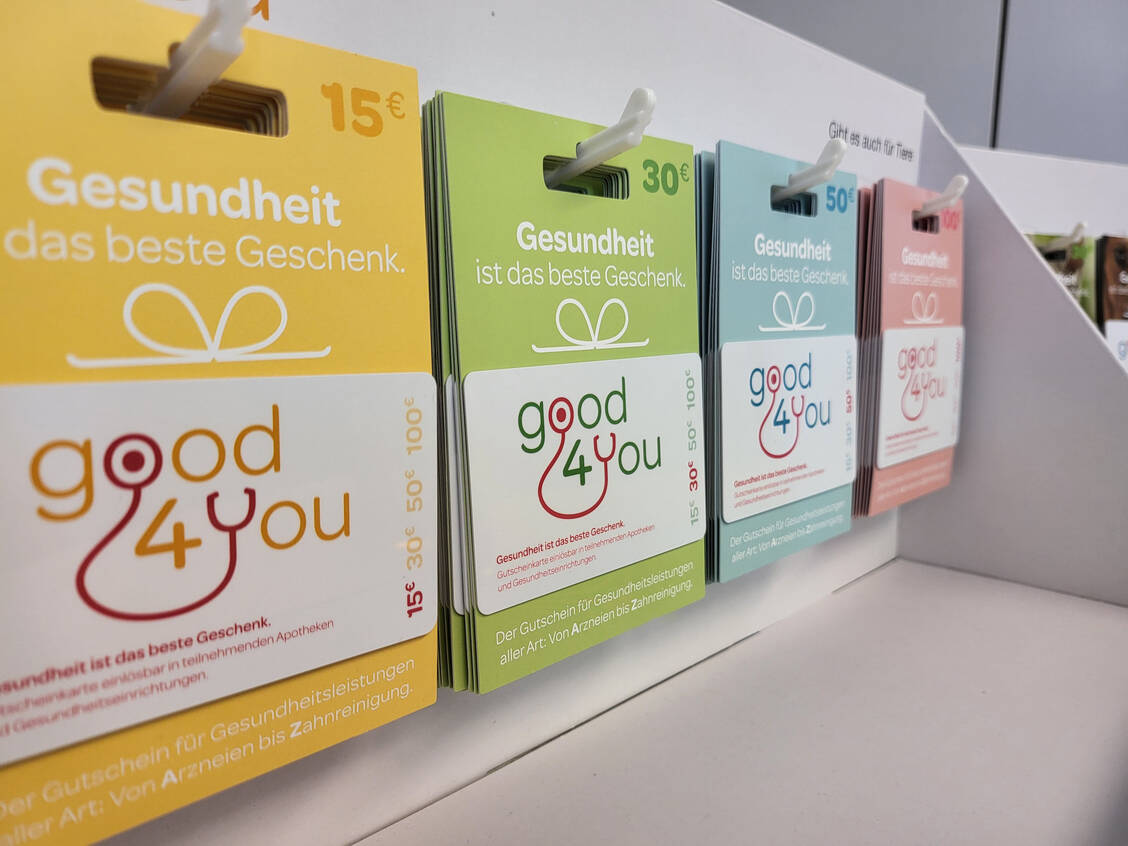 Mit dem Slogan »Gesundheit ist das beste Geschenk« geht das Hamburger Unternehmen Loop Card Systems ins Apostart-Finale. Mit Gutscheinen, die nur in lokalen Apotheken eingelöst werden können, will es die Offizinen unterstützen. Die Idee überzeugte viele PZ-Leserinnen und Leser. / Foto: Loop Card Systems