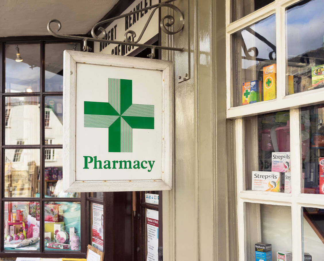 Recherchen des The Pharmaceutical Journal werfen Fragen mit Blick auf Gleichstellung sowie kultureller Vielfalt in den britischen Offizinen auf. / Foto: iStock/georgeclerk