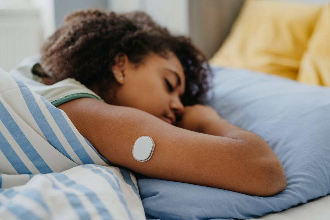 Dawn-Phänomen: Bei Jugendlichen steigt der Blutglucosespiegel früh morgens noch während des Schlafs stark an. / Foto: Getty Images/Halfpoint Images