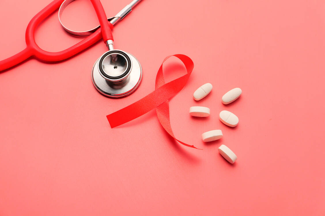Die Zahl der Infizierten, die eine antiretrovirale Therapie erhalten, ist zwischen 2010 auf 2022 schon von 7,7 auf 29,8 Millionen gestiegen. / Foto: Getty Images/Towfiqu Barbhuiya / EyeEm