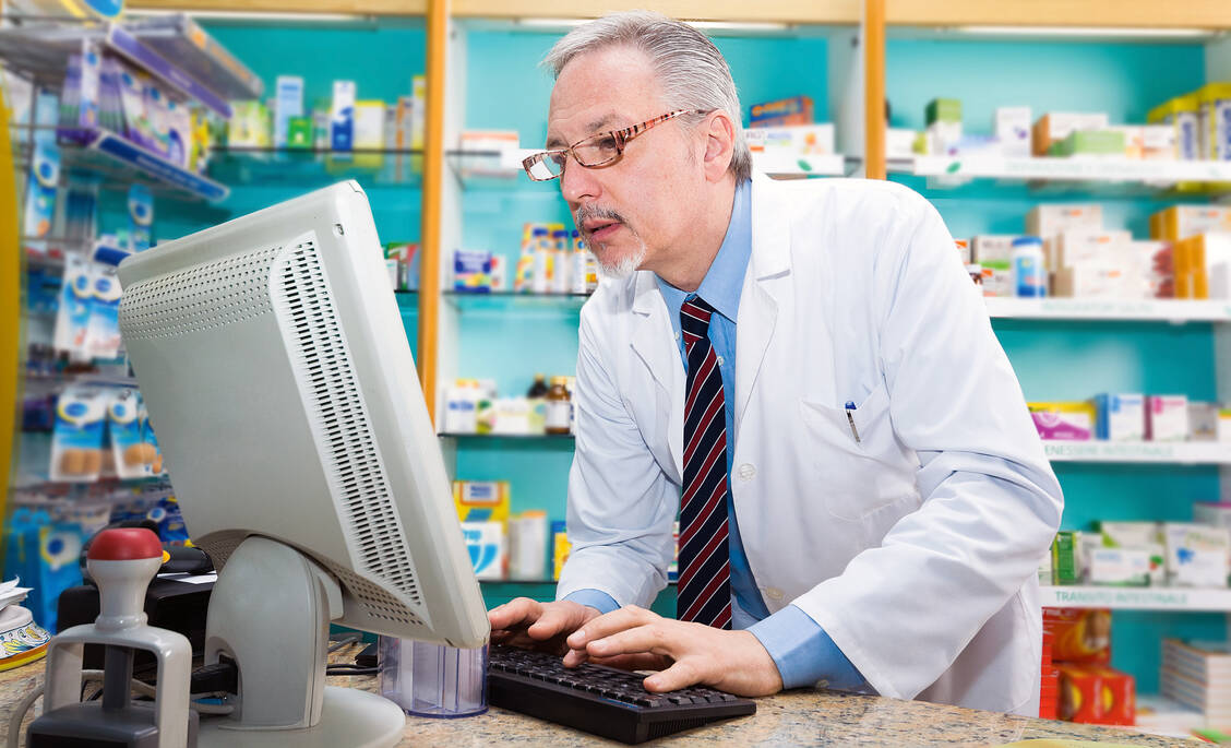 Auch die Apotheker berichten jetzt an das gemeinsame CIRS-Netzwerk in Nordrhein-Westfalen und tragen so zur Verbesserung der Patientensicherheit bei. / Foto: Shutterstock/Minerva Studio