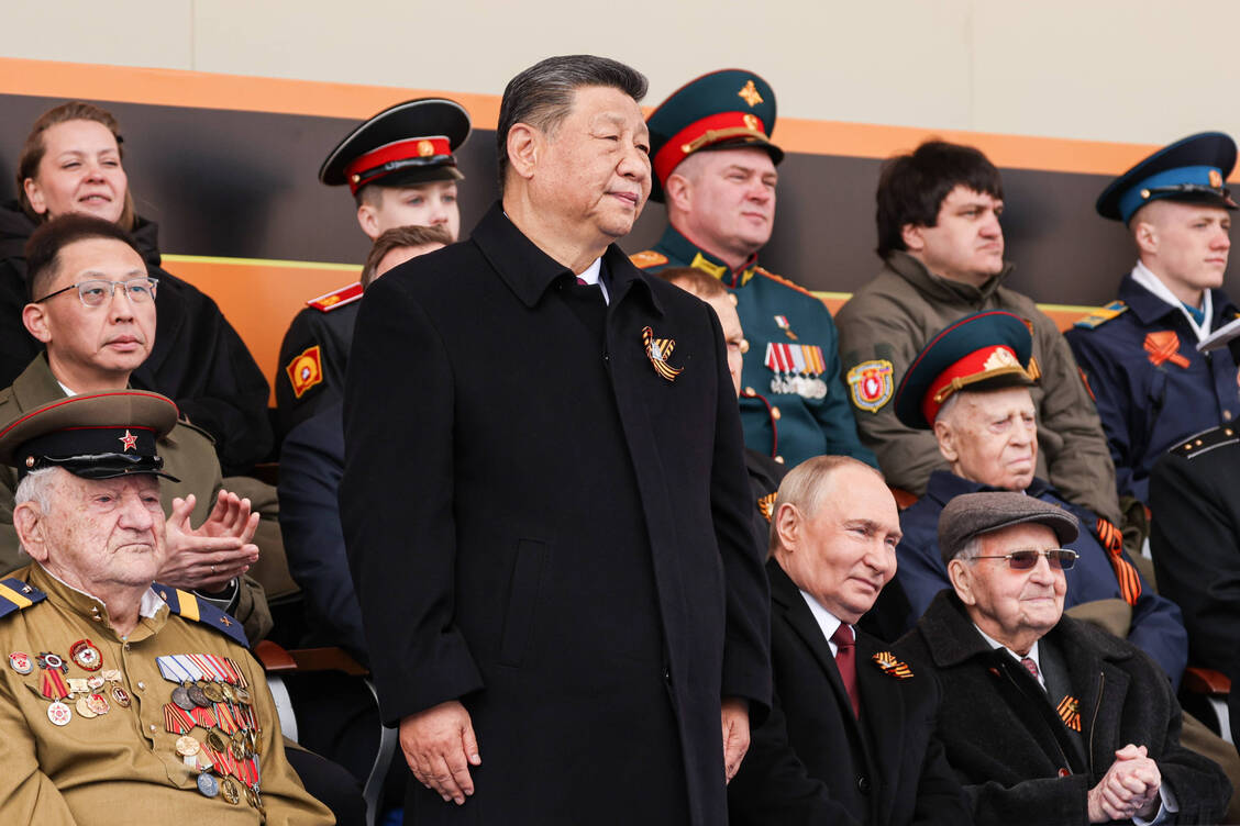 Der chinesische Präsident Xi Jinping besuchte am 9. Mai die große Militärparade in Moskau.  / © Imago/ZUMA Press