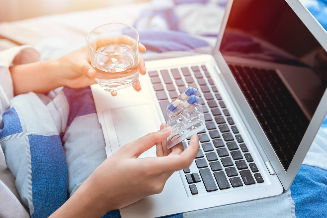 Die ursprünglich geltende Begrenzung der Behandlungsfälle bei der Videosprechstunde wurde von 20 Prozent 30 Prozent erhöht. / Foto: Getty Images/coffeekai