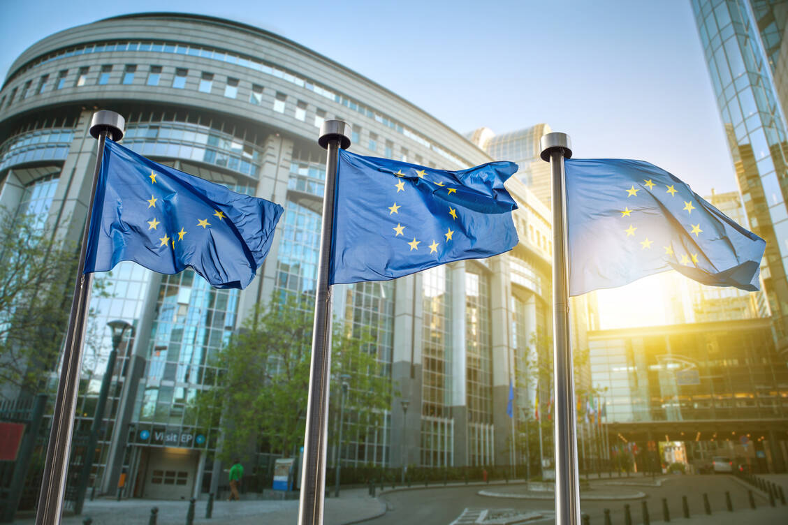 Das EU-Parlament muss bald über die Vorschläge der Berichterstatter zum EDHS abstimmen. Die Inhalte kommen den Apotheken entgegen.  / Foto: Adobe Stock/artjazz