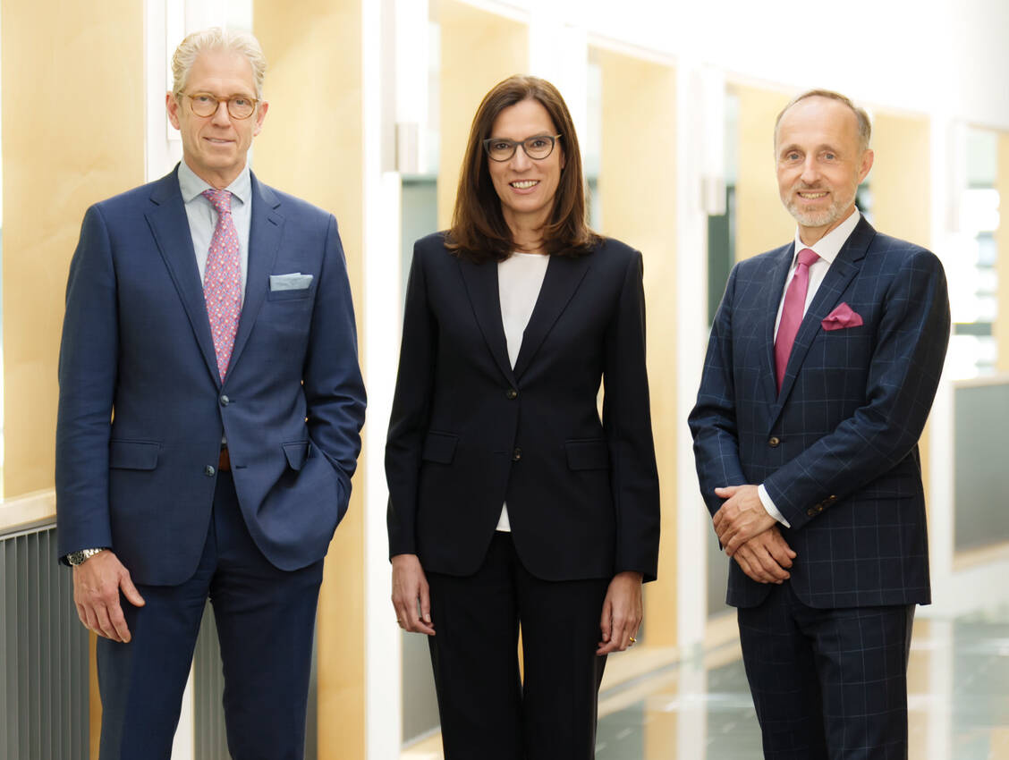 Der KBV-Vorstand (v.l.n.r.) Andreas Gassen, Sibylle Steiner und Stephan Hofmeister setzt sich für mehr Sicherheit fürs Praxispersonal ein. / Foto: axentis.de / Lopata