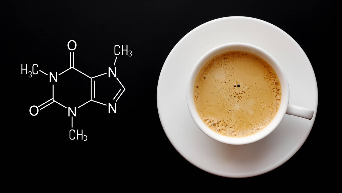 Istradefyllin ist ein Analogon von Koffein. Am Imidazol-Ring hängt eine Styryl-Gruppe. / Foto: Adobe Stock/Aleksandr