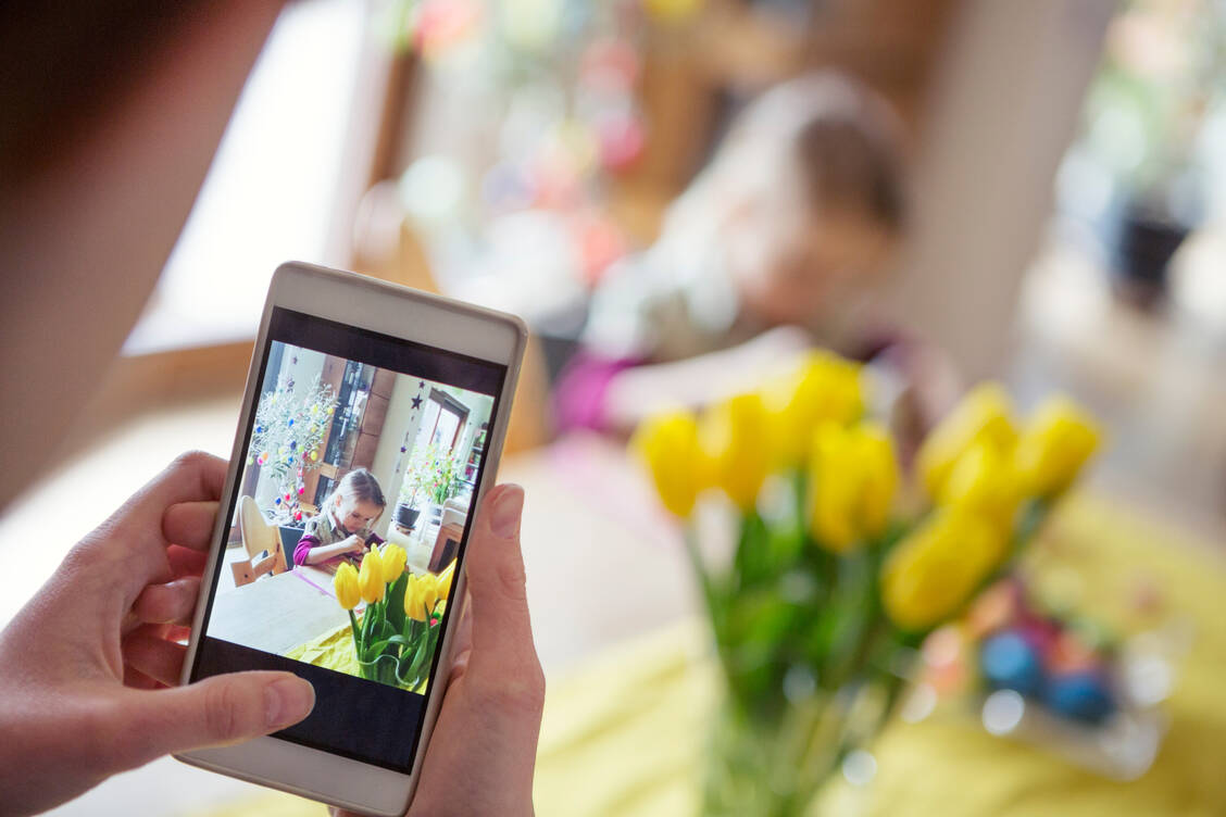 Familientreffen werden dieses Ostern nur virtuell stattfinden können. Aber wenn die Bürger jetzt durchhalten, verspricht die Regierung baldige Lockerungen der Maßnahmen. / Foto: Getty Images/Elva Etienne