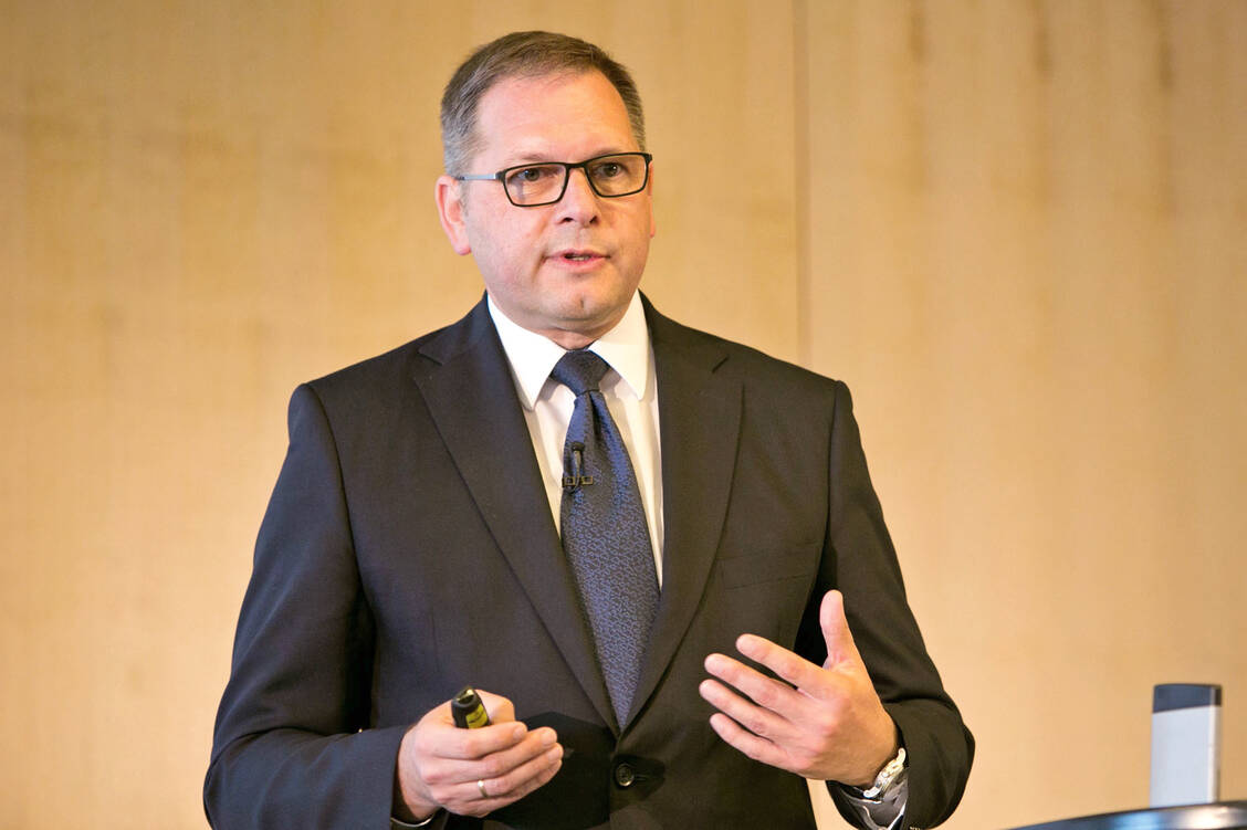 BfArM-Präsident Broich hofft, noch in diesem Jahr einem ersten Medikament gegen Covid-19 die Zulassung erteilen zu können. / Foto: PZ/Zillmer