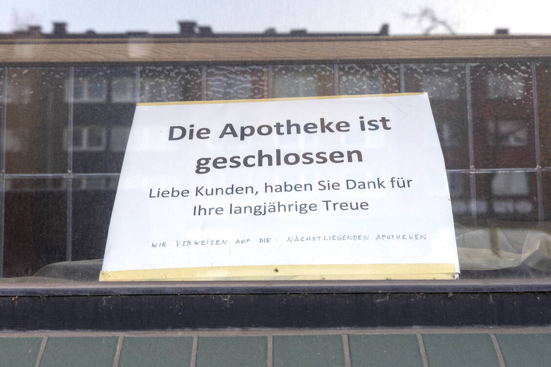 Laut einer Studie haben circa 8,38 Prozent aller Gemeinden bzw. rund 3,3 Prozent der Bevölkerung keine Apotheke mehr.  / © Imago/Markus Matzel