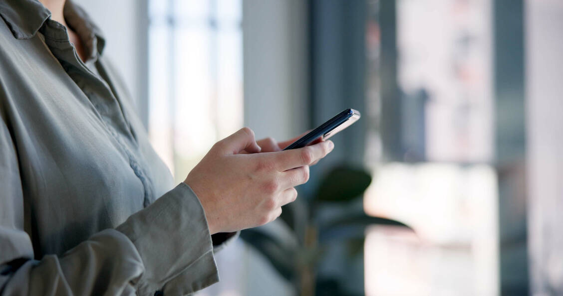Mit dem Card-Link-Verfahren lassen sich E-Rezepte bequem über das Smartphone einlösen.  / Foto: IMAGO/Zoonar II