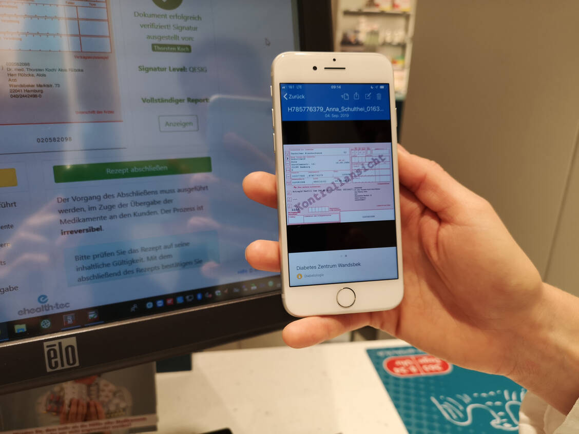 Die Freude ist groß: Mit dem erweiterten Makelverbot, das nun auch für Dritte gilt, erfüllt sich eine wichtige Forderung der Apotheker.  / Foto: PZ/Daniela Hüttemann