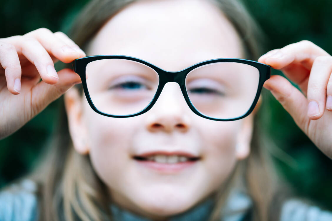 Kurzsichtigkeit beginnt meist schon im Alter von sechs oder sieben Jahren.  / Foto: Adobe Stock/bubutu