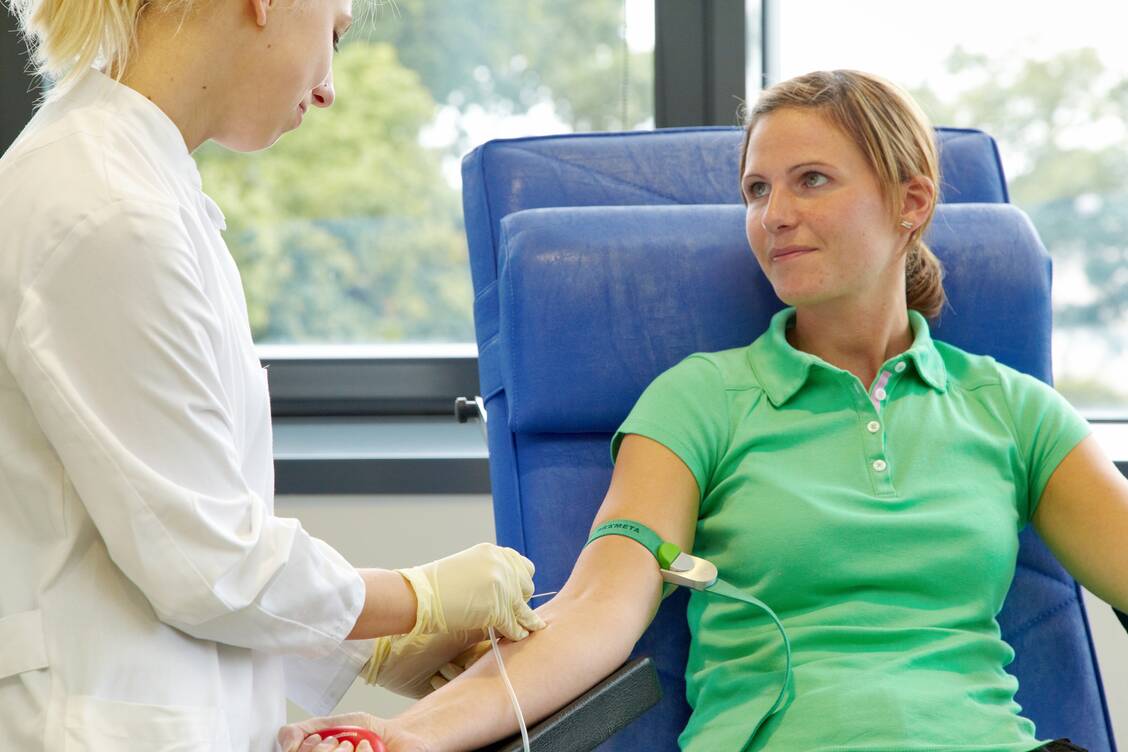Die Bundesregierung ist der Meinung, dass es keinen Mangel an Plasmaspendern gibt. / Foto: DRK-Blutspendedienste
