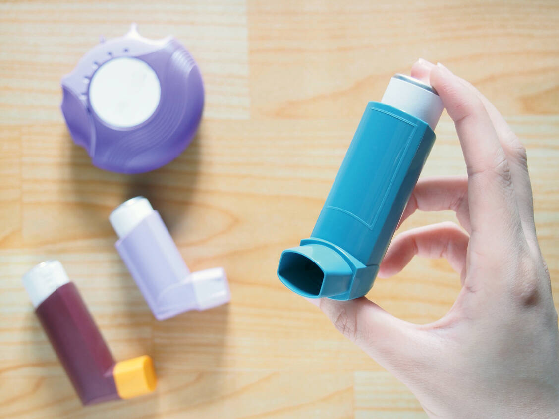 Der Gebrauch von Asthma-Sprays birgt viele Tücken. Eine intensivierte Beratung kann nötig sein, um ABP zu lösen. / Foto: Fotolia/Orawan