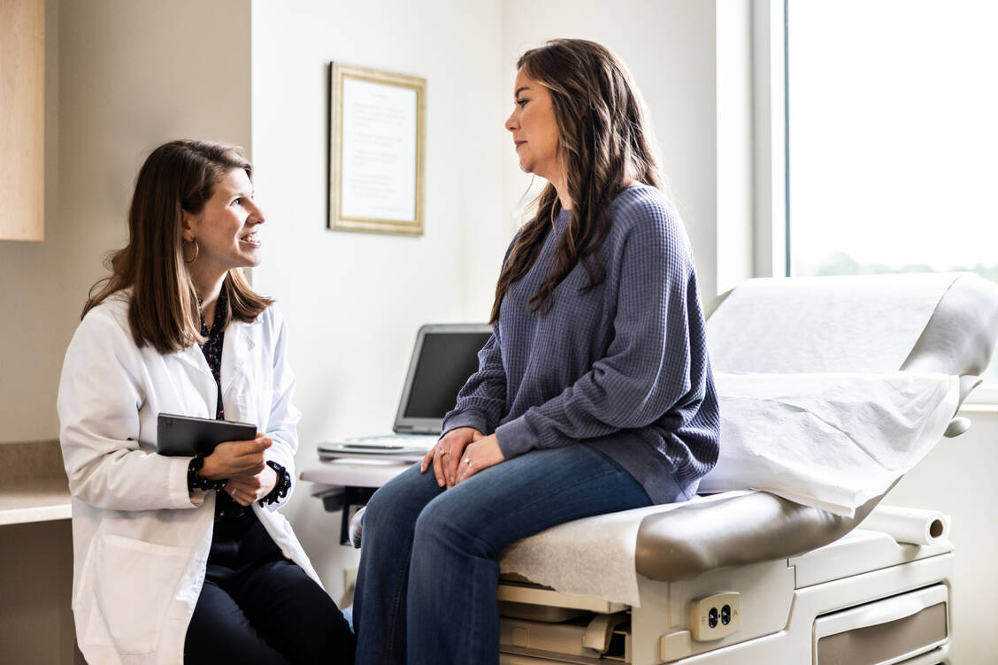 Knapp zwei Drittel der Erwachsenen in Deutschland schätzt ihre Gesundheit als sehr gut oder gut ein. Dennoch gibt es in einigen Bereichen große Ungleichheiten. / © Getty Images/MoMo Productions