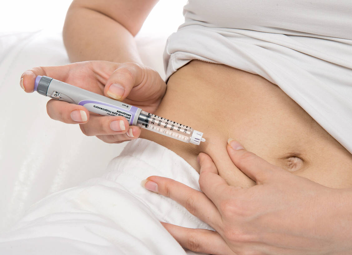 Sehr viele Diabetes-Patienten nutzen Analoginsuline. Die »Nachnamen« der Insuline weisen auf Molekülmodifikationen hin, die die Pharmakokinetik des Arzneistoffs verändern. / Foto: Fotolia/Dmitry Lobanov