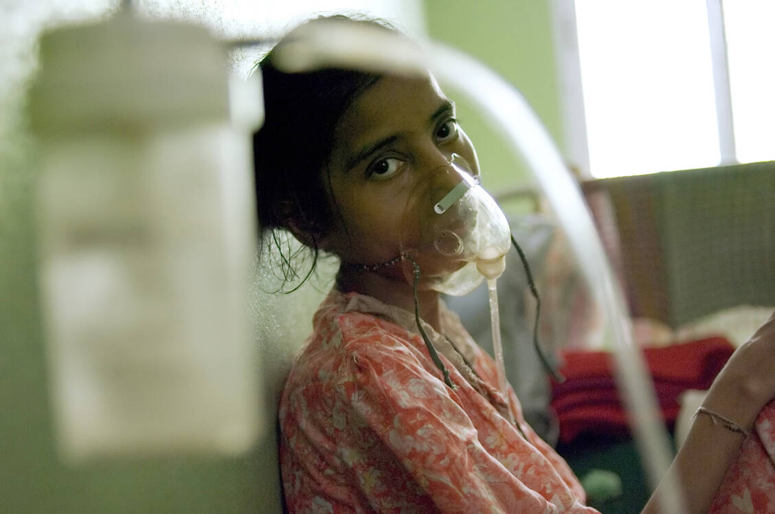 Eine Patientin mit multiresistenter Tuberkulose in einem Krankenhaus in Howrah, Indien.  / © Picture-Alliance/dpa