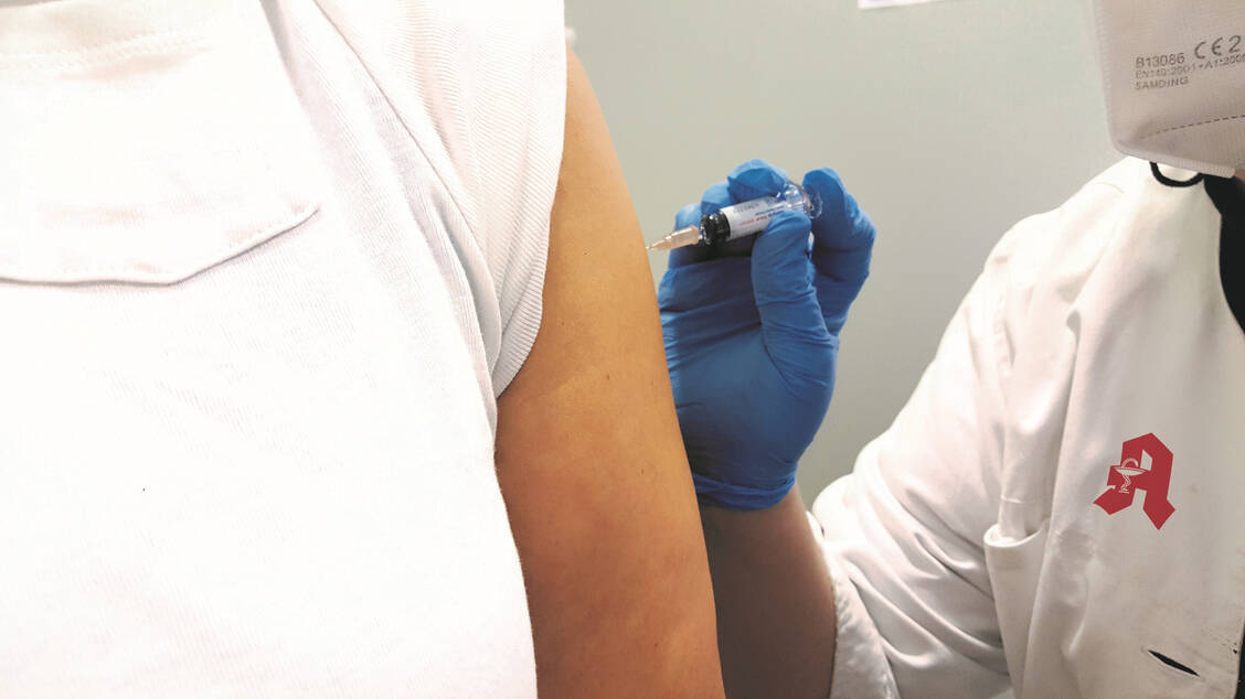 Apotheken liefern nicht nur Impfstoffe für die Grippeimpfung aus, sondern impfen auch selbst gegen Influenza. / Foto: AVNR