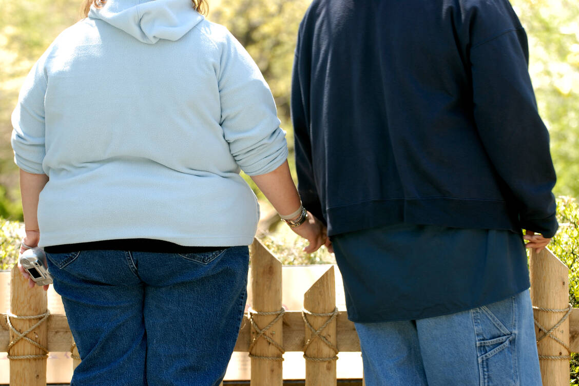 Die Fettverteilung ist bei Frauen anders als bei Männern. Es ist ein bekanntes Problem des BMI, dass er dies sowie andere Faktoren, die für das gesundheitliche Risiko im Zusammenhang mit Adipositas entscheidend sind, nicht abbildet. / © Getty Images/Bo Zaunders