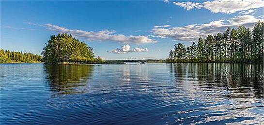 In Finnland, dem Land der Tausend Seen, sind nun auch angehende Apotheker  gefordert, wichtige Aspekte  der Umweltpharmazie zu kennen.
<p class="fotonachweis">Foto: Fotolia/Artenauta</p>