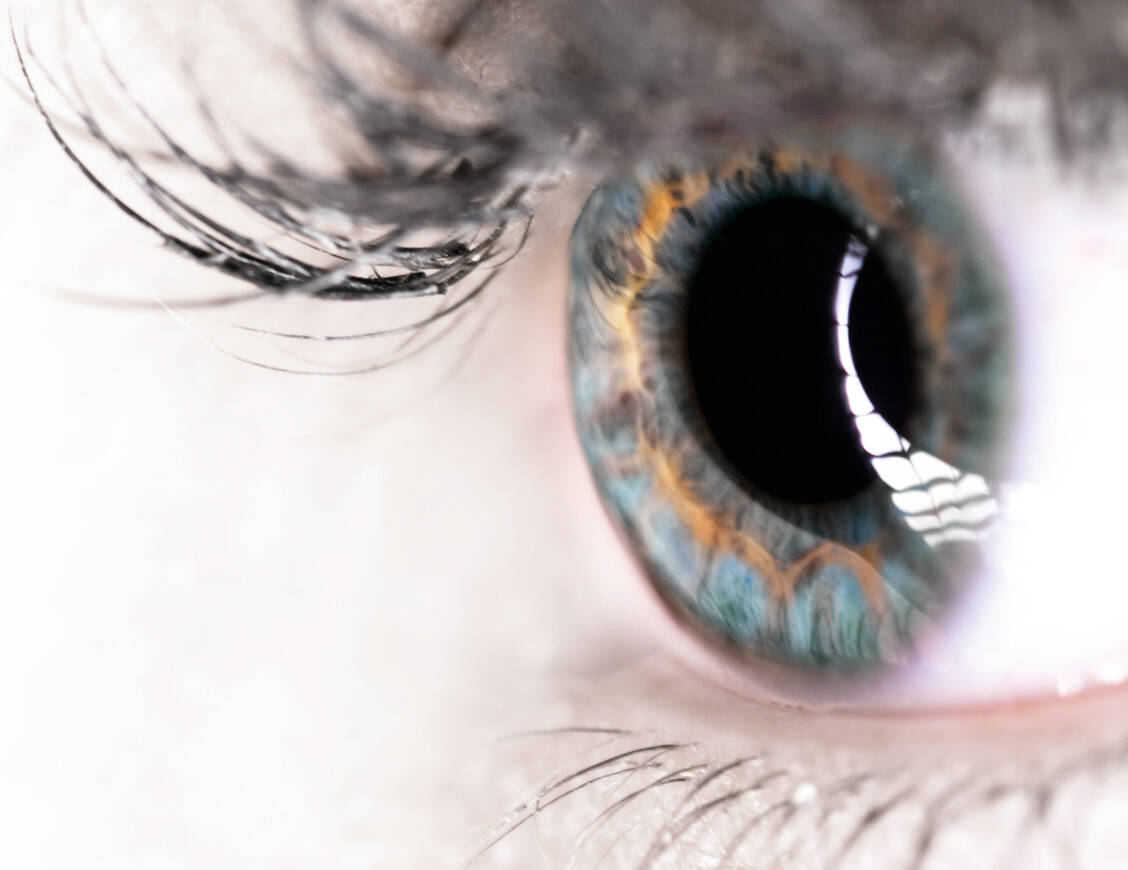 Die Augenoberfläche wird von einem Tränenfilm geschützt. Ist dieser gestört, treten Beschwerden auf. / Foto: Fotolia/Kesu