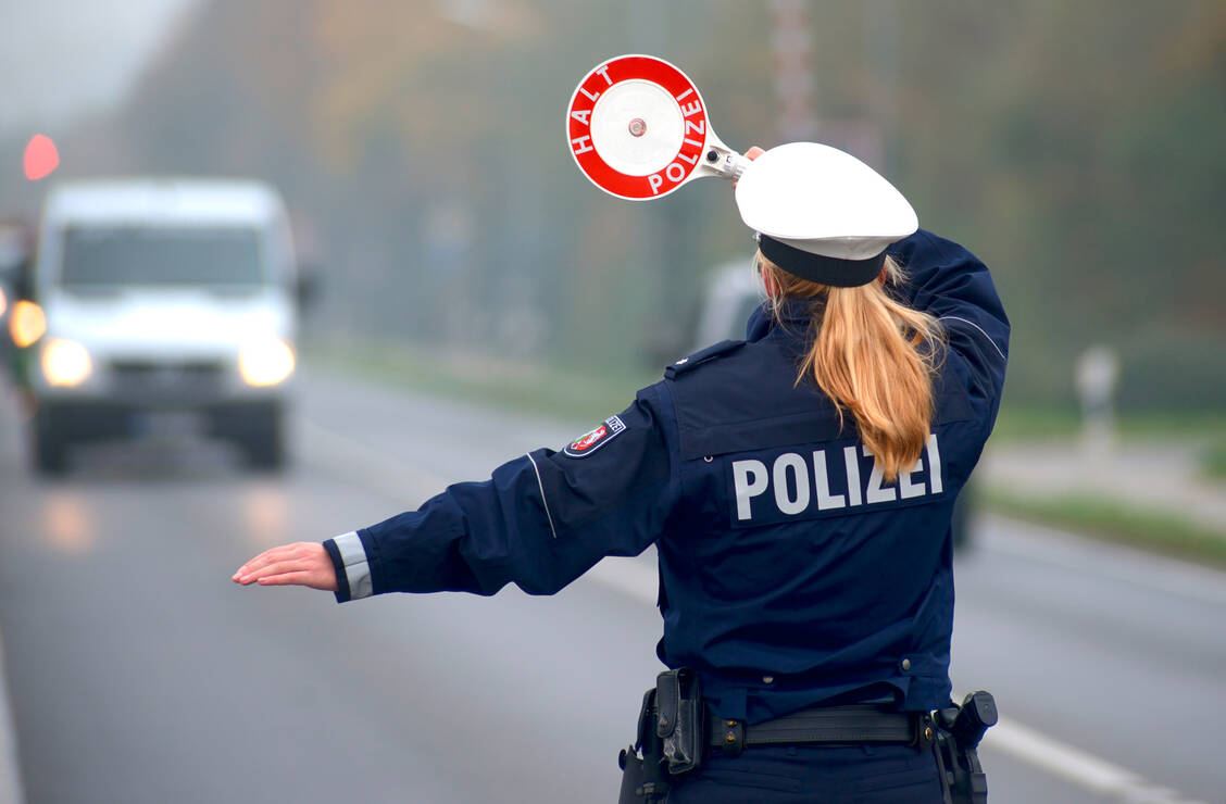 Ohne triftigen Grund wird an Deutschlands Grenzen seit heute 8 Uhr keiner mehr durchgelassen. / Foto: Adobe Stock/Gerhard Seybert