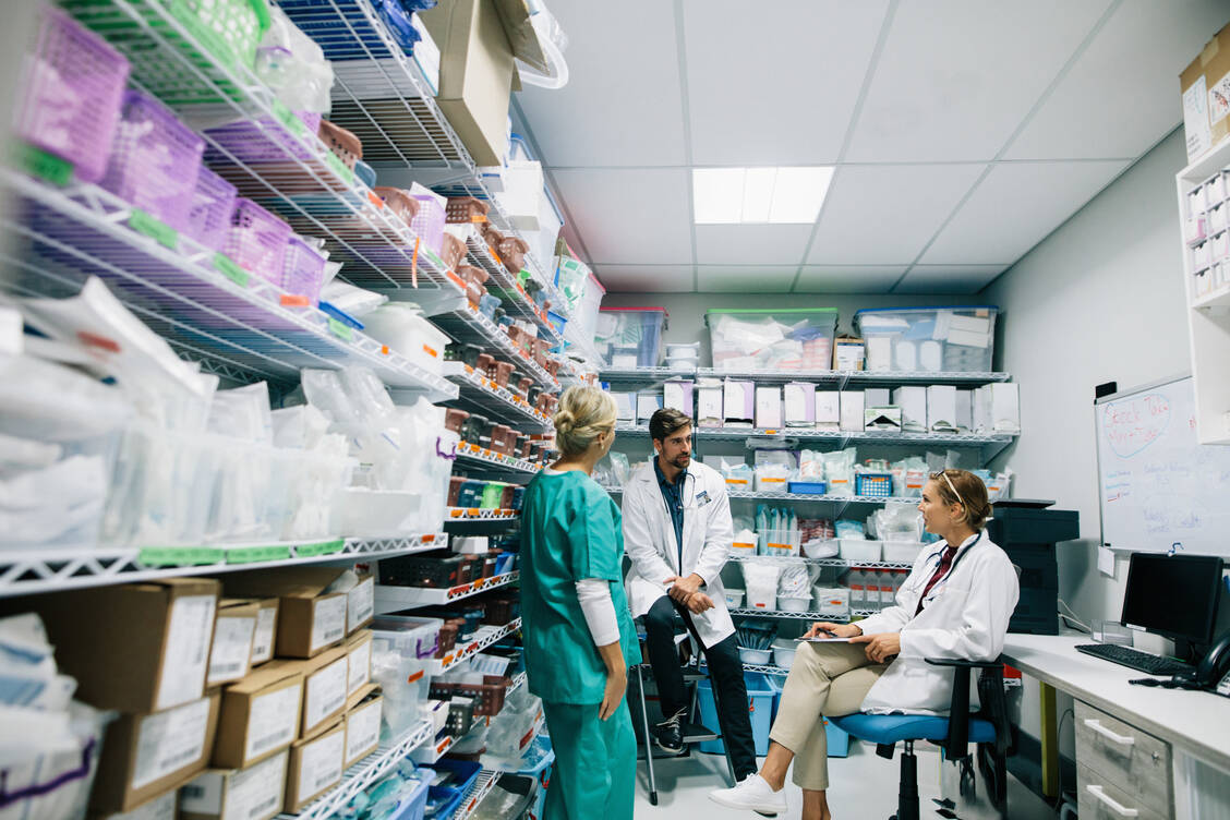 Rund 300 Klinikapotheken rechnen derzeit noch mit dem insolventen Rechenzentrum AvP ab. Der Unternehmensteil wird nun von der Noventi übernommen. / Foto: Adobe Stock/Jacob Ammentorp Lund