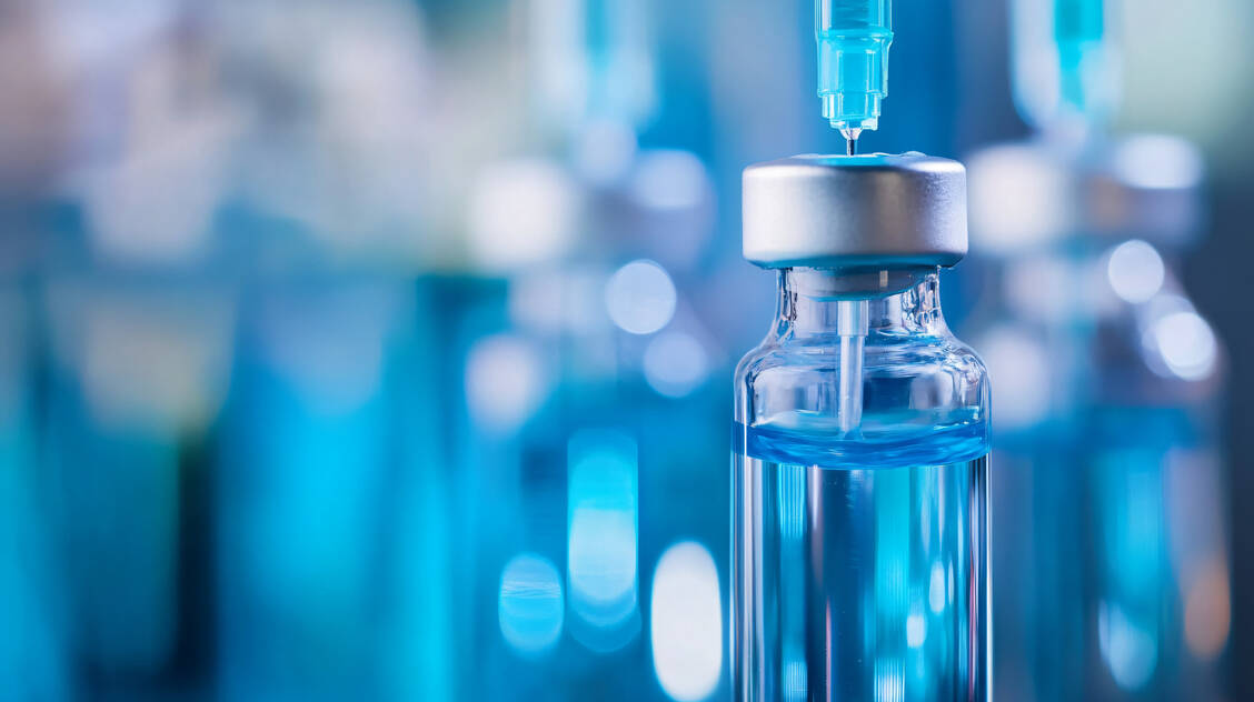 Ab dem 1. April gilt auch für Biosimilars eine generelle Austauschpflicht. / © Adobe Stock/GoldPumaze