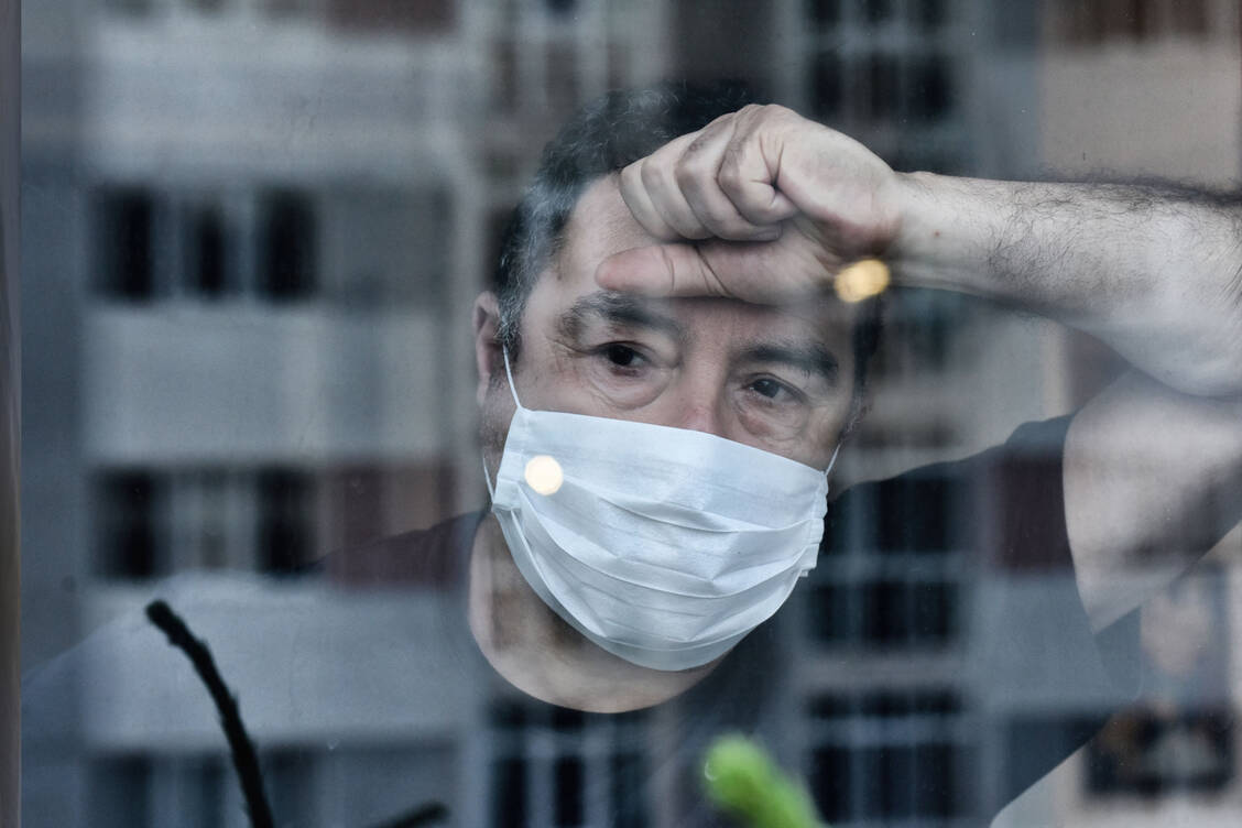 Die direkten Gesundheitskosten für die Bewältigung von Long Covid dürften bis 2035 bei jährlich rund 9,4 Milliarden Euro liegen – weitaus höher werden die indirekten wirtschaftlichen Kosten prognostiziert.  / © Getty Images/baranozdemir