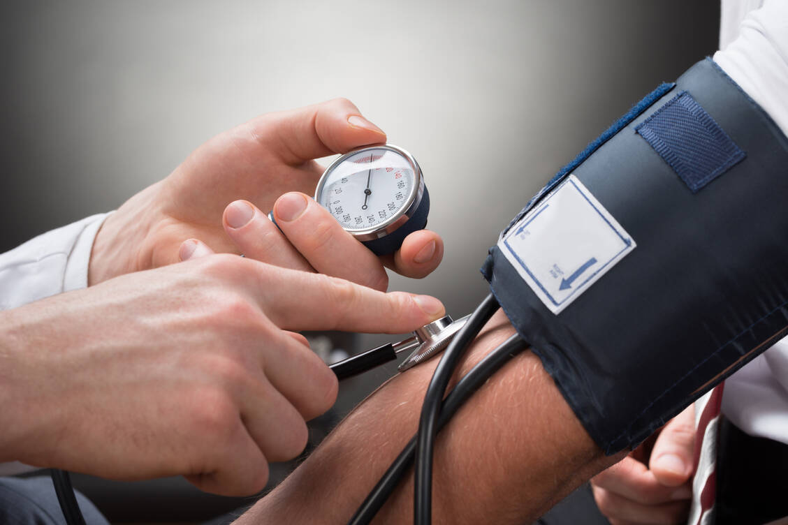 Die Behandlung des Conn-Syndroms erfolgt in vielen Fällen mit Spironolacton. / Foto: Adobe Stock/Andrey Popov