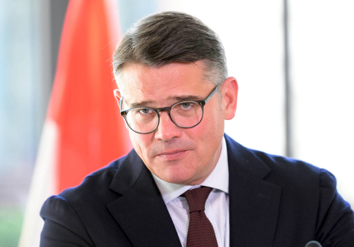 Hessens Ministerpräsident Boris Rhein (Foto, CDU) sowie Alexander Dobrindt, Chef der CSU-Landesgruppe im Bundestag, wollen die Arzneimittellieferengpässe zum Wahlkampfthema machen. / Foto: IMAGO/Rainer Unkel