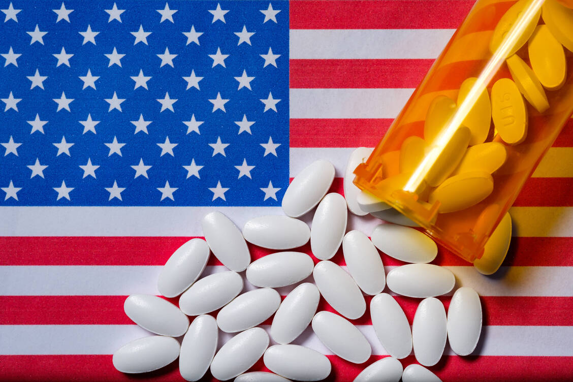 In den USA ist das Abfüllen von Tabletten aus Bulkware für einzelne Patienten üblich. / Foto: Adobe Stock/Stuart