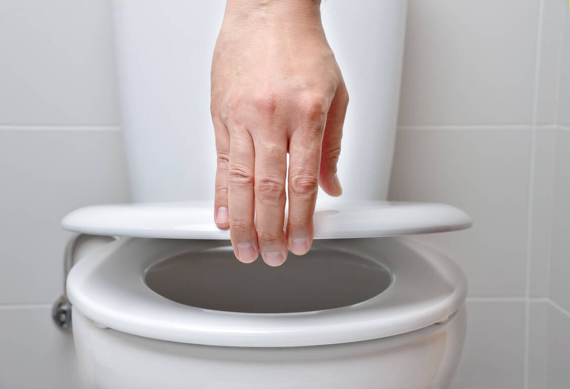 Anhaltender Durchfall kann eine Folge vieler Tumortherapien sein. Da die Diarrhö sogar lebensbedrohlich werden kann, darf sie nicht ignoriert werden. / Foto: Getty Images/Cunaplus_M.Faba