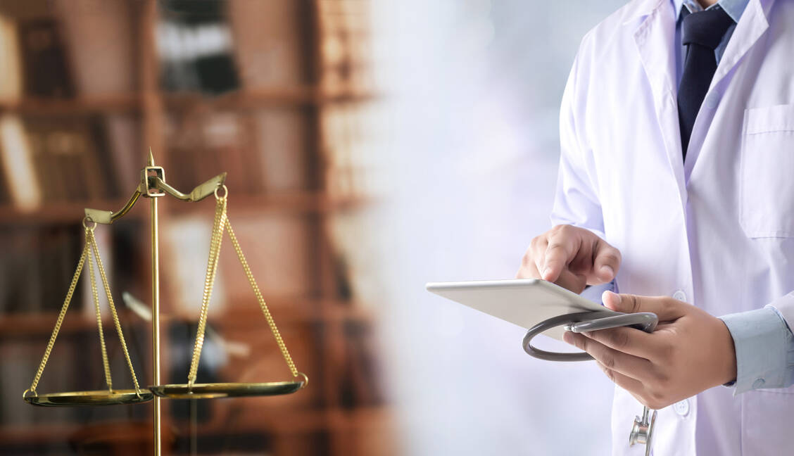 Bei der Untersuchung von Wirkungen  und Nebenwirkungen von Molekülen auf den menschlichen Körper liegen Rechtsmedizin und Pharmazie eng beieinander.  / Foto: Adobe Stock/onephoto