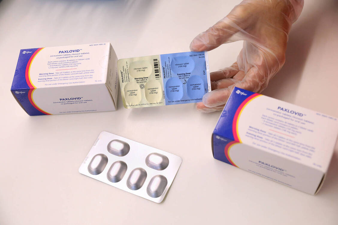 Ein Blister enthält die Morgendosis (gelbe Folie) mit drei Tabletten sowie die Abenddosis (blaue Folie), ebenfalls mit drei Tabletten. / Foto: Imago/ZUMA Wire