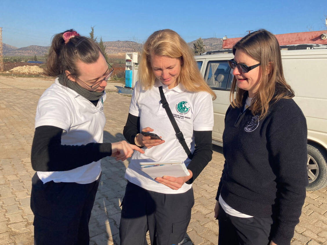 Die AoG-Einsatzkräfte in der Türkei: die Apothekerinnen Esther Henkys, Sina Haasis und Dr. Petra Nolte (von links) / Foto: Apotheker ohne Grenzen