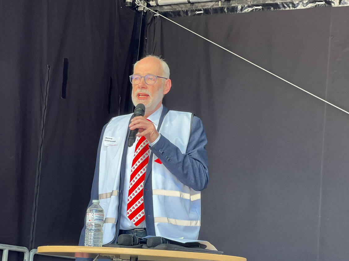 Berend Groeneveld, Vorsitzender des Landesapothekerverbands Niedersachsen (LAV), war schlichtweg überwältigt von der großen Zustimmung in Hannover. / © PZ/Höhn