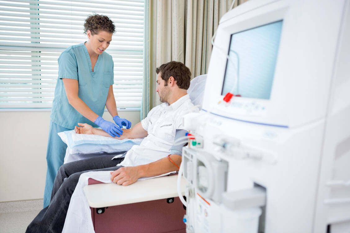 Ein wichtiges Ziel der Therapie bei chronischer Nierenerkrankung ist es, die Progression aufzuhalten, damit die Patienten nicht dialysepflichtig werden. / Foto: Adobe Stock/Tyler Olson