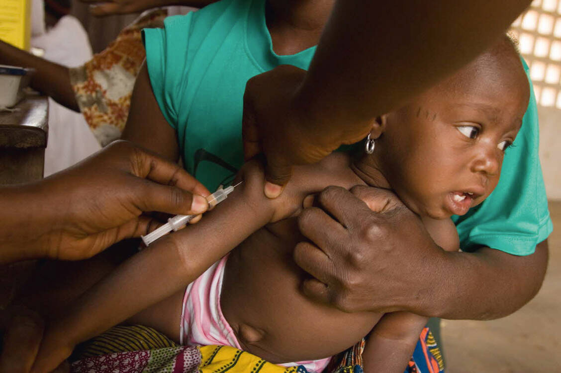 Viele Kinder weltweit haben keinen Zugang zu lebensrettenden Impfungen wie gegen Masern, Diphtherie oder Tetanus. / Foto: WHO /Olivier Asselin