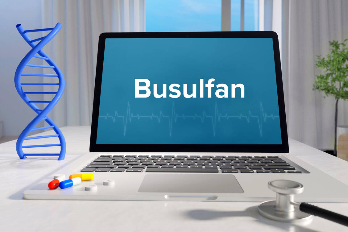 Das Alkylans Busulfan wird unter anderem zur Behandlung von Patienten mit chronisch-myeloischer Leukämie (CML) eingesetzt. / © Adobe Stock/MQ-Illustrations