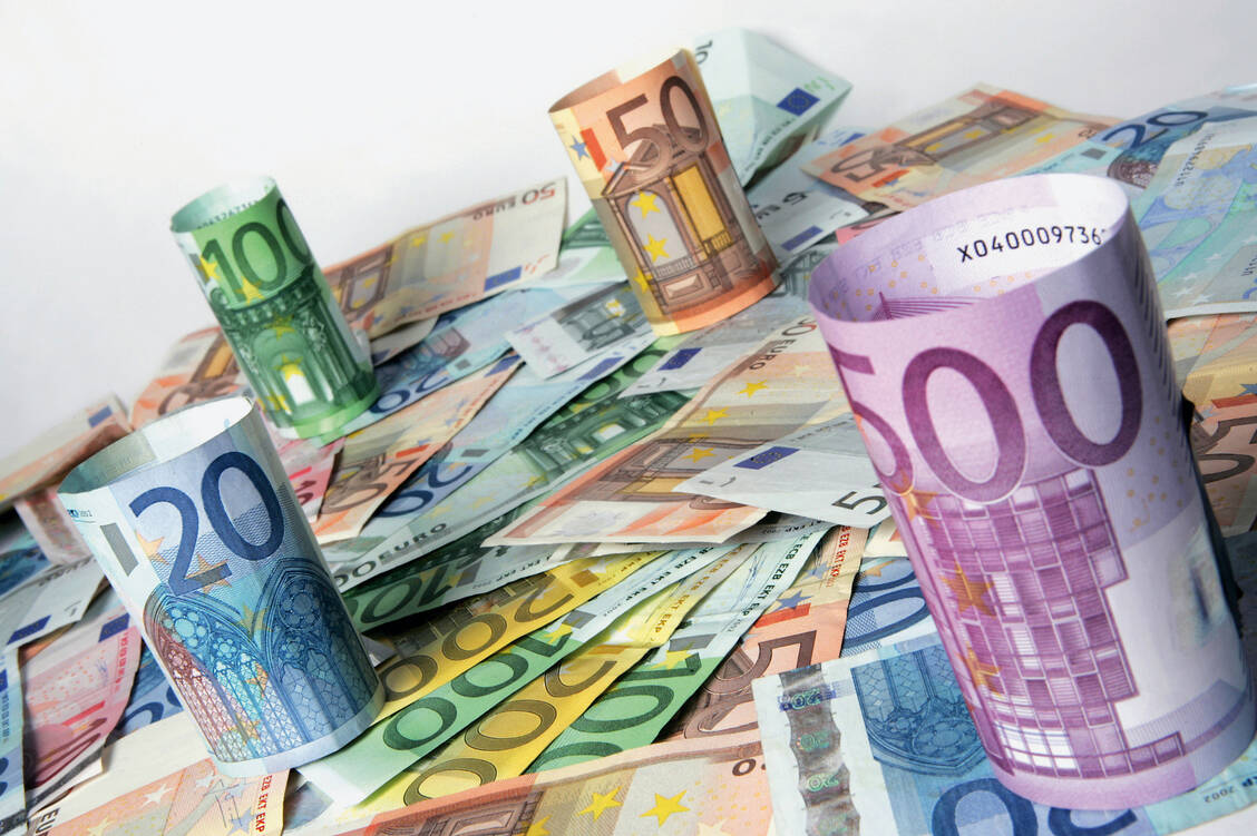 Mehrwertsteuerabsenkung hilft nicht: Die Apotheker sind in vielen Bereichen an die Sozialgesetzgebung gebunden und dürfen unter anderem Preisvorteile nicht an ihre Kunden weitergeben. / Foto: Fotolia/Franz Pfluegl