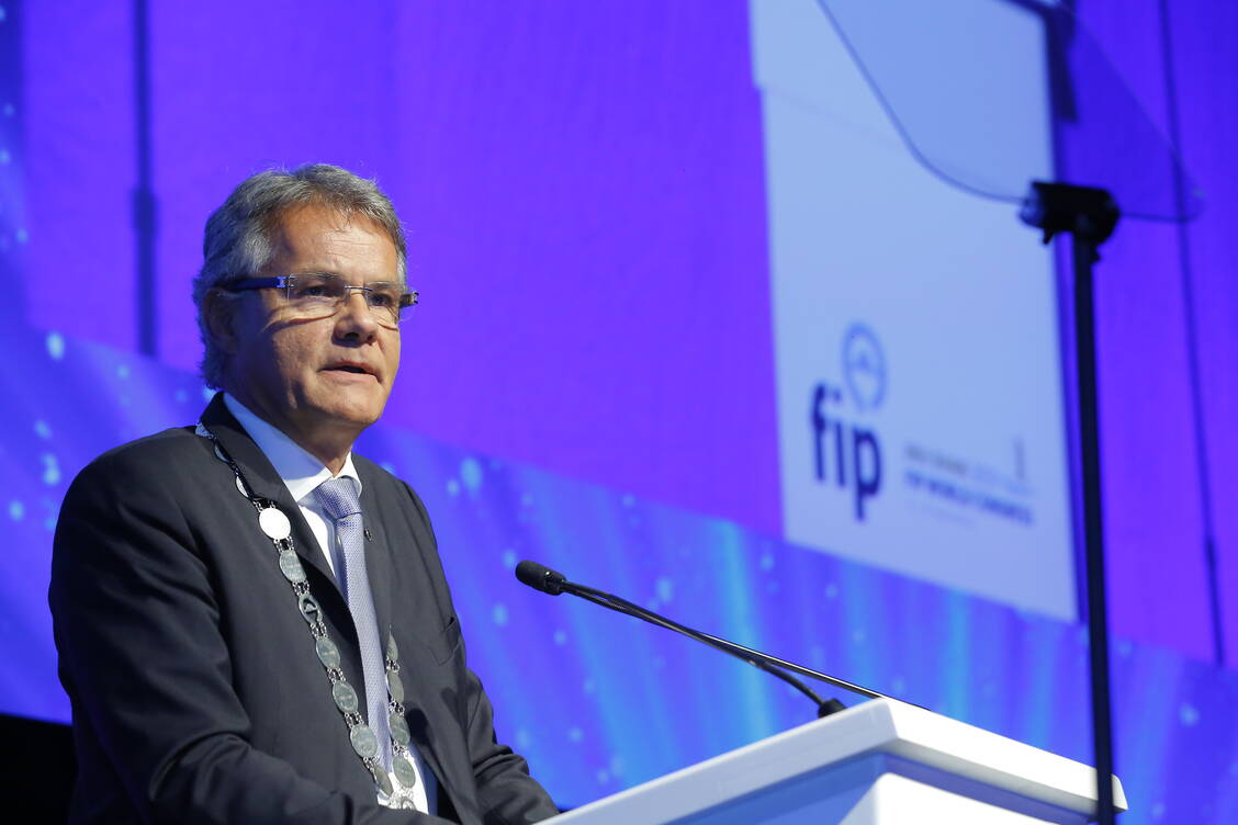 FIP-Präsident Dominique Jordan will Wissenschaft, Ausbildung und Praxis für Apotheker enger verknüpfen. / Foto: FIP