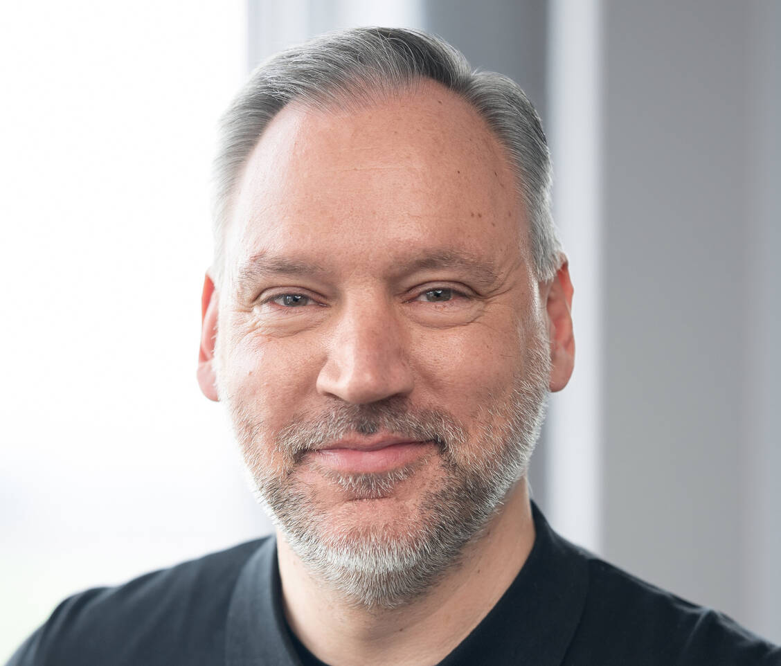 Peter Erik Felzer ist Chefredakteur des »Avoxa Content Service« und blickt positiv auf die vergangenen Monate zurück. / © Avoxa – Mediengruppe Deutscher Apotheker GmbH