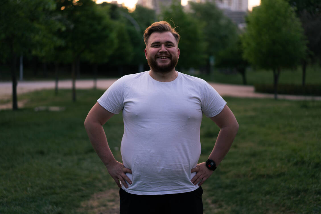 Übergewicht erhöht das Risiko für Herz-Kreislauf-Erkrankungen. Träger einer bestimmte Genmutation scheinen aber geschützt zu sein.  / © Getty Images/Abdullah Durmaz