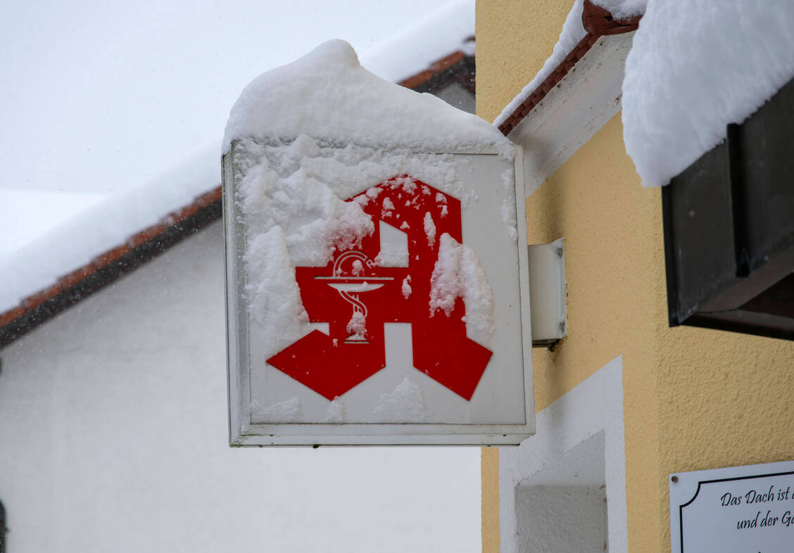 Winterwetter kann herausfordernd sein, auch für Apothekenteams. / © Imago/MiS