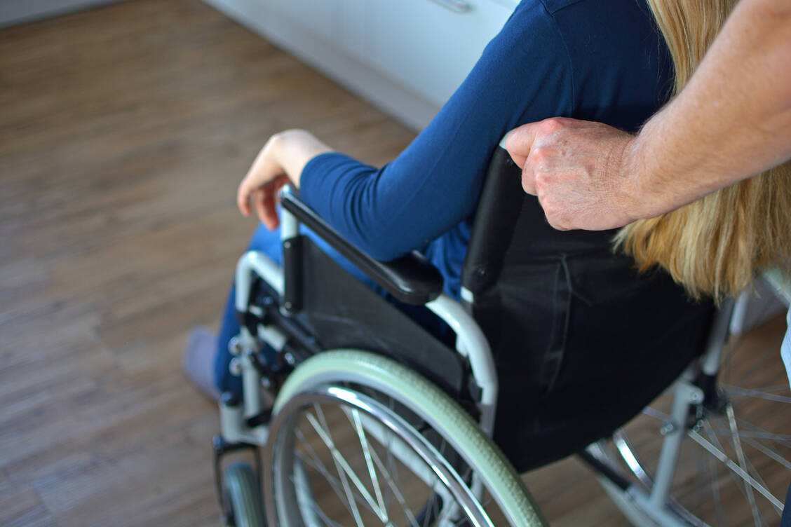 »Unser Gesundheitssystem wird schon jetzt dem zeitlichen Bedarf dieser Menschen kaum gerecht«, sagt Pastor Bartolt Haase. / © Adobe Stock/asbe24