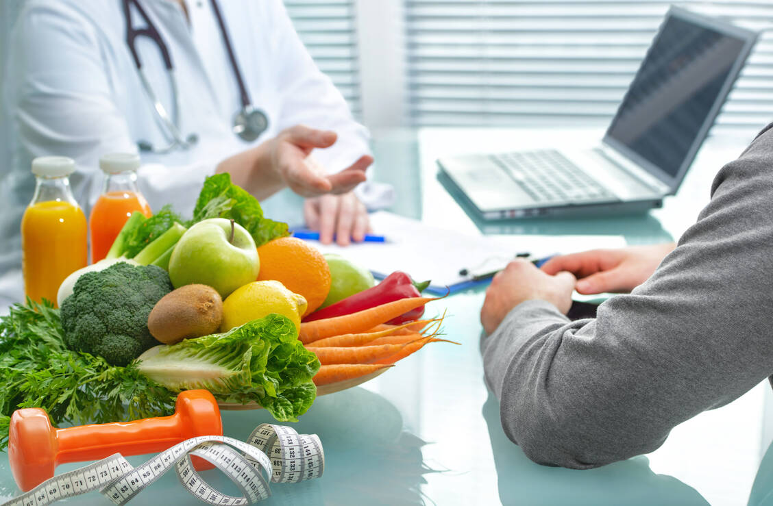 Mit einer Ernährungstherapie erzielt man die besten Erfolge, wenn ein Typ-2-Diabetes noch nicht zu lang besteht. / Foto: Getty Images/AlexRaths