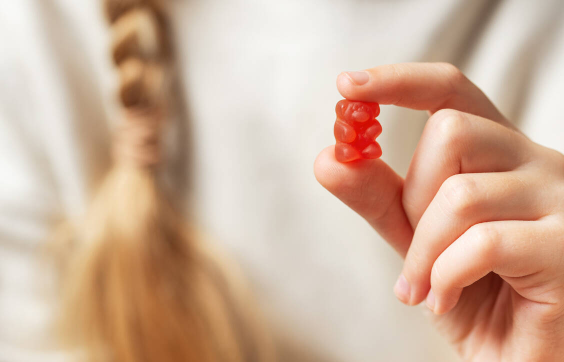 Besonders beliebt sind Nahrungsergänzungsmittel in Bärchenform, ist der Stiftung Warentest aufgefallen. Ein Produkt nennt sich sogar »Denkbärchen«. / © Getty Images/Almaje