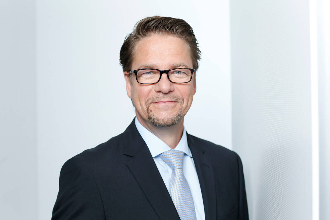 Frank Hennings, Vorstand Handel bei Sanacorp, erklärt, warum die Apotheker-Genossenschaft die Shop-Plattform Curacado übernimmt. / Foto: Sanacorp