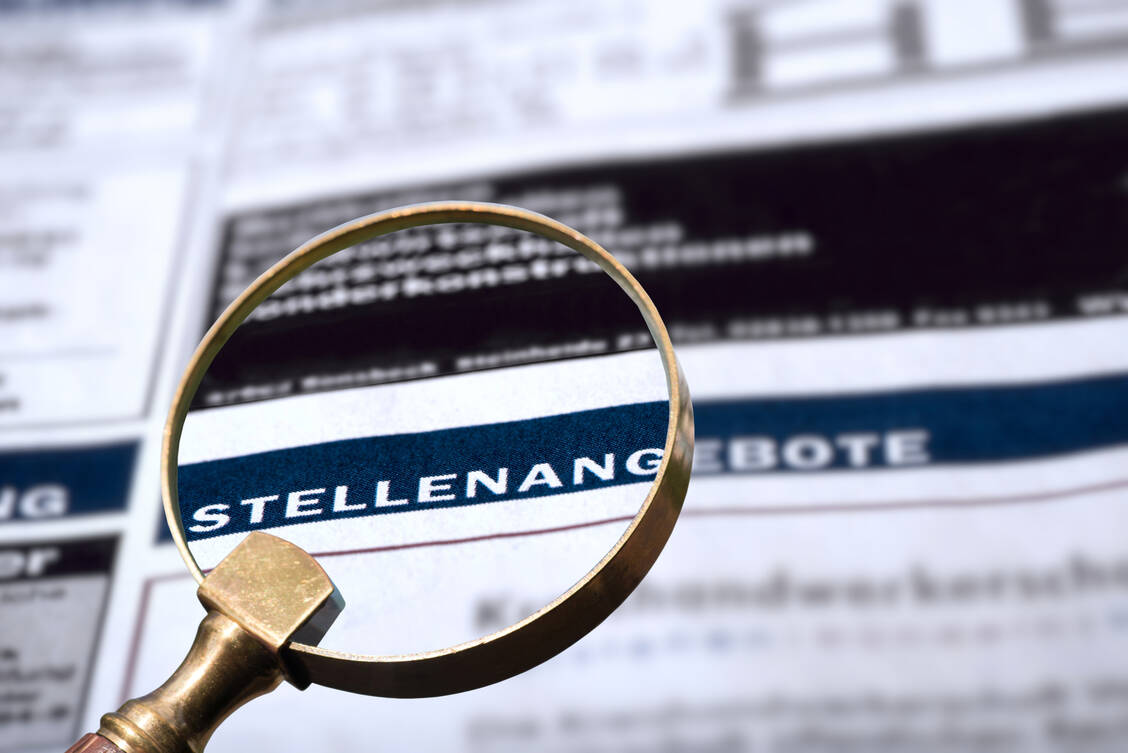 Lockere Wortwahl? In Stellenanzeigen sollten Arbeitgeber auf möglicherweise diskriminierend auzulegende Formulierungen verzichten. / Foto: Foto: Getty Images/Stadtratte